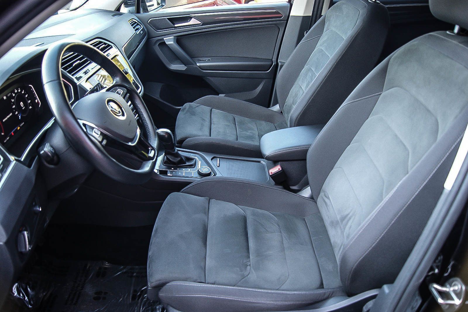 Fahrzeugabbildung Volkswagen Tiguan 2.0TDI 4Motion DSG R-LINE Black Style 19'