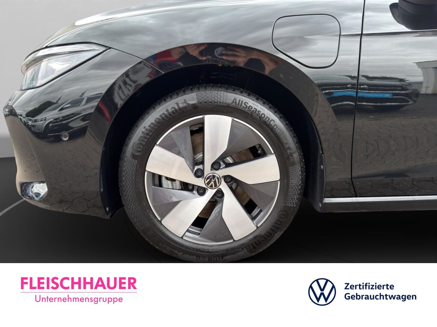 Volkswagen Passat Variant 1.5 TSI eHybrid Business AHK Head foto 17