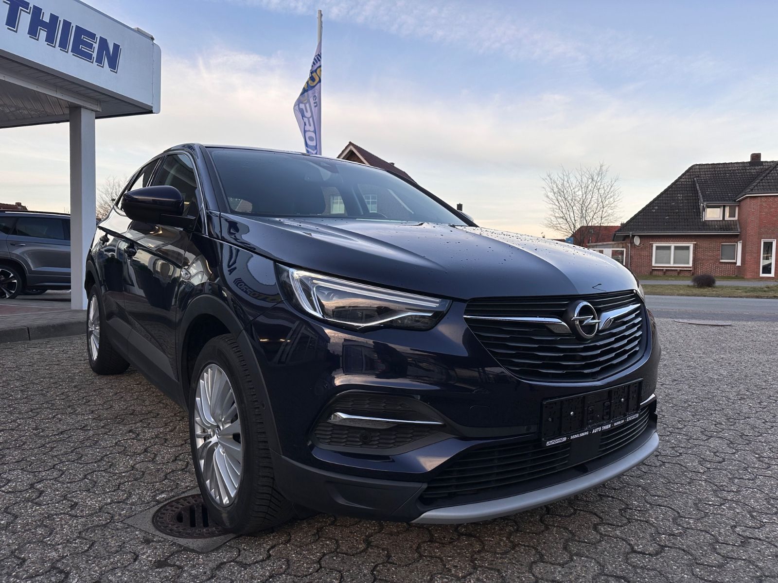 Fahrzeugabbildung Opel Grandland (X) 1.2 Turbo Navi/LED/SHZG/APP/GRA