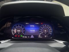 VW Golf R Variant 4Motion 320 PS  IQ.Light