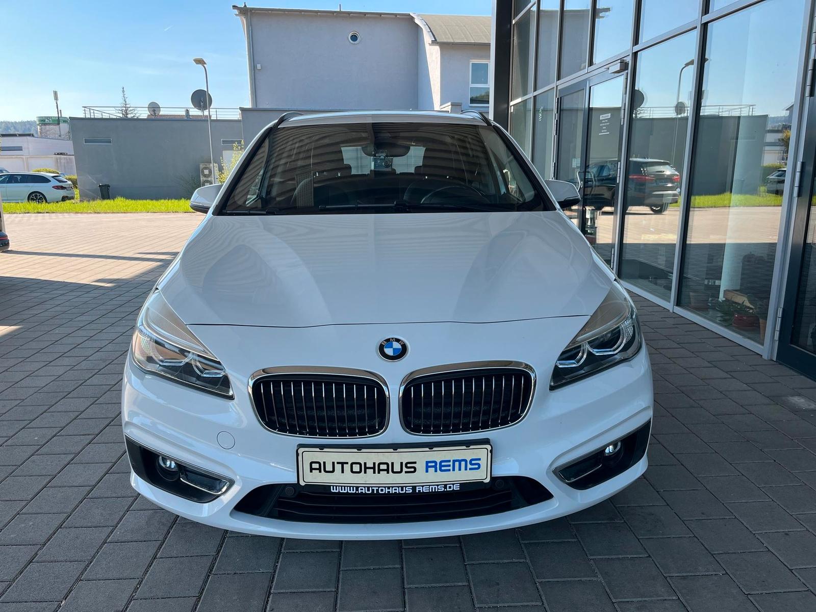 BMW 220 i Luxury Line AHK, Navi, Klimaautomatik