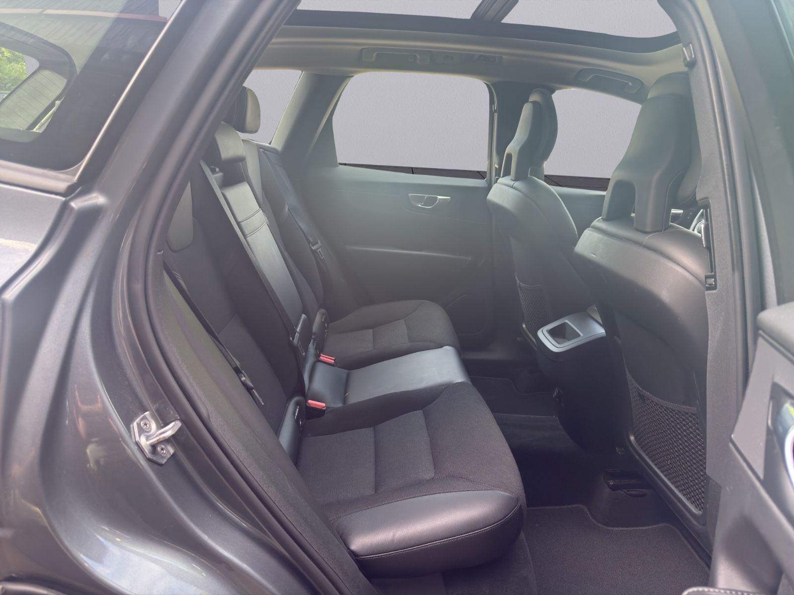 Volvo XC 60 Momentum AWD|1.HAND|SCHECKHEFT|PANO