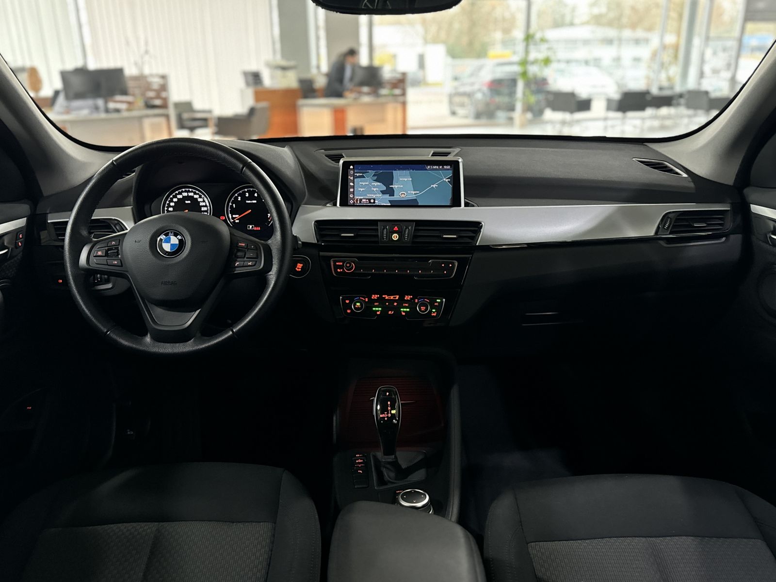 Fahrzeugabbildung BMW X1 sD18i DAB Parkassist Navi Geschwindigkeitsreg