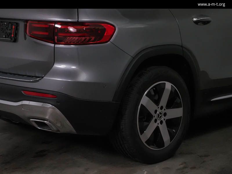 MERCEDES-BENZ GLB 220