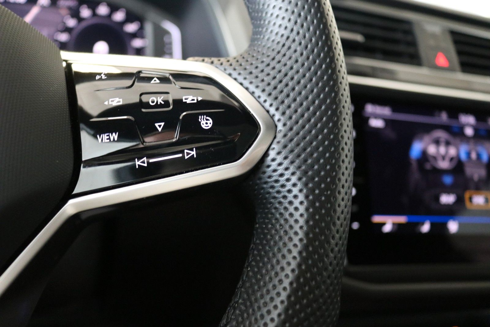 Volkswagen Tiguan Allspace R-Line AHK DCC 360° HUD Pano ACC foto 19
