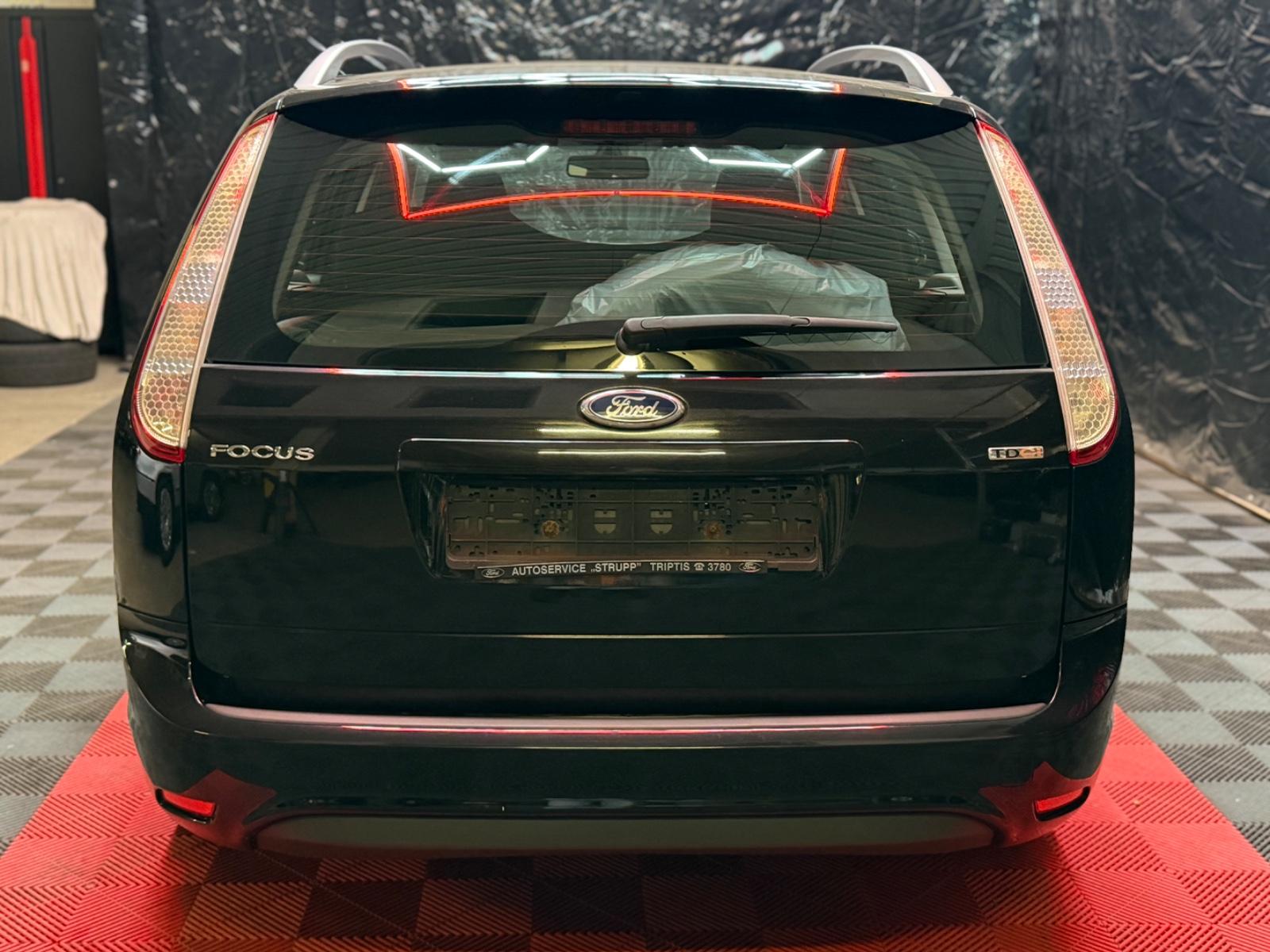 Ford Focus 2010 — photo 6