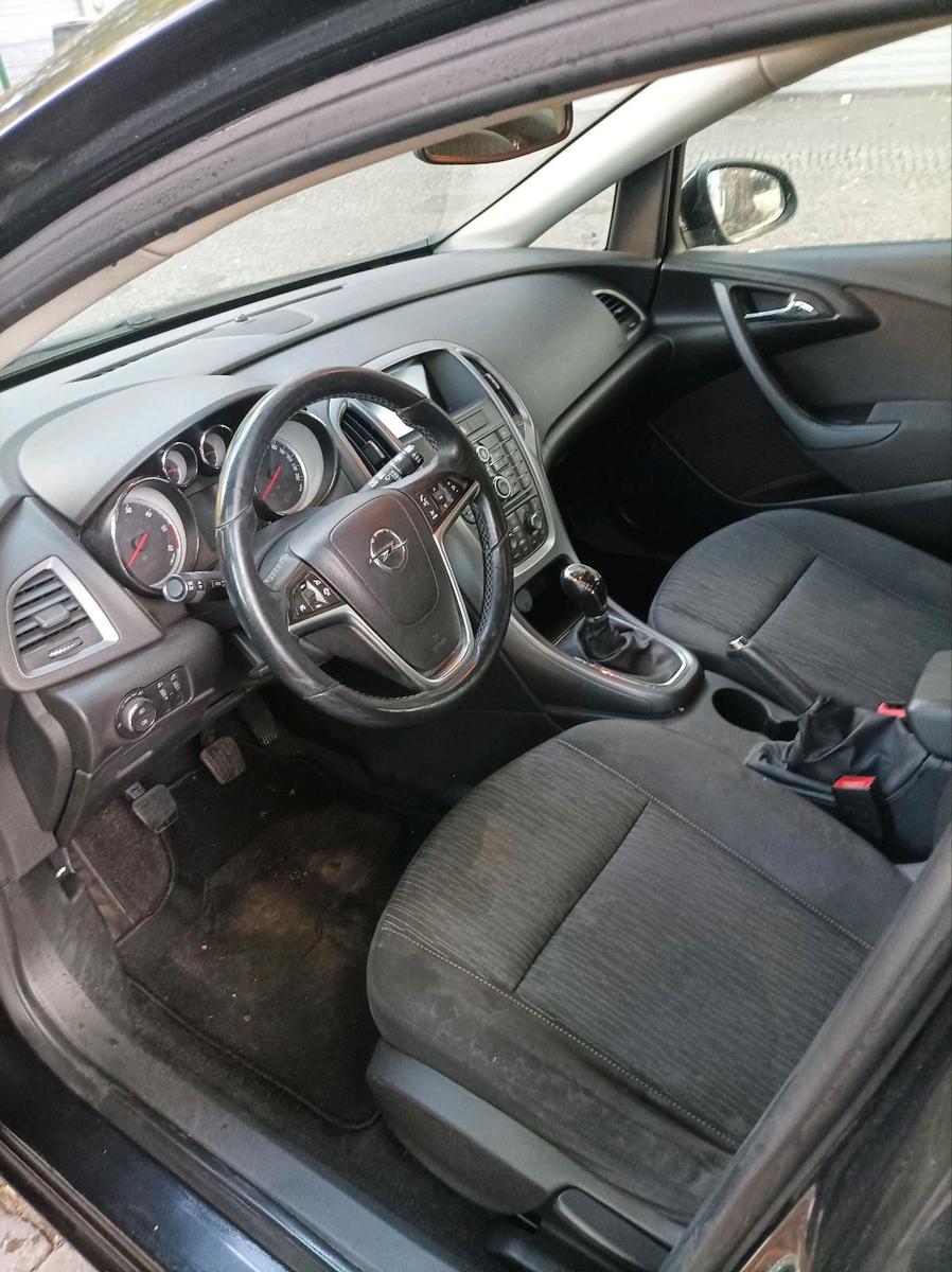 Opel Astra 2015 — photo 10