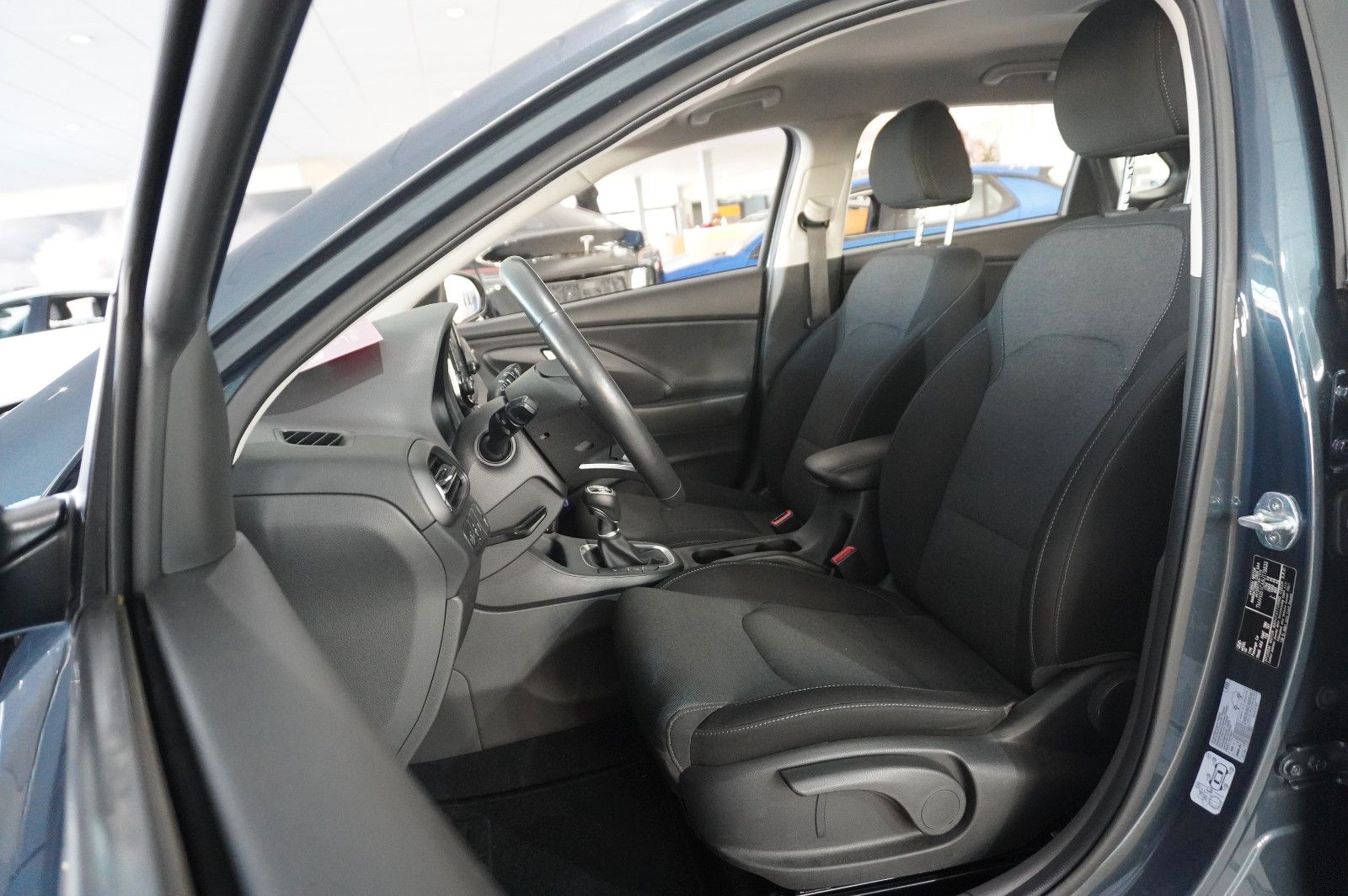 Fahrzeugabbildung Hyundai i30 1.5 T-GDI PURE NAVI/LED/KAMERA/SPORT/SH/AHK