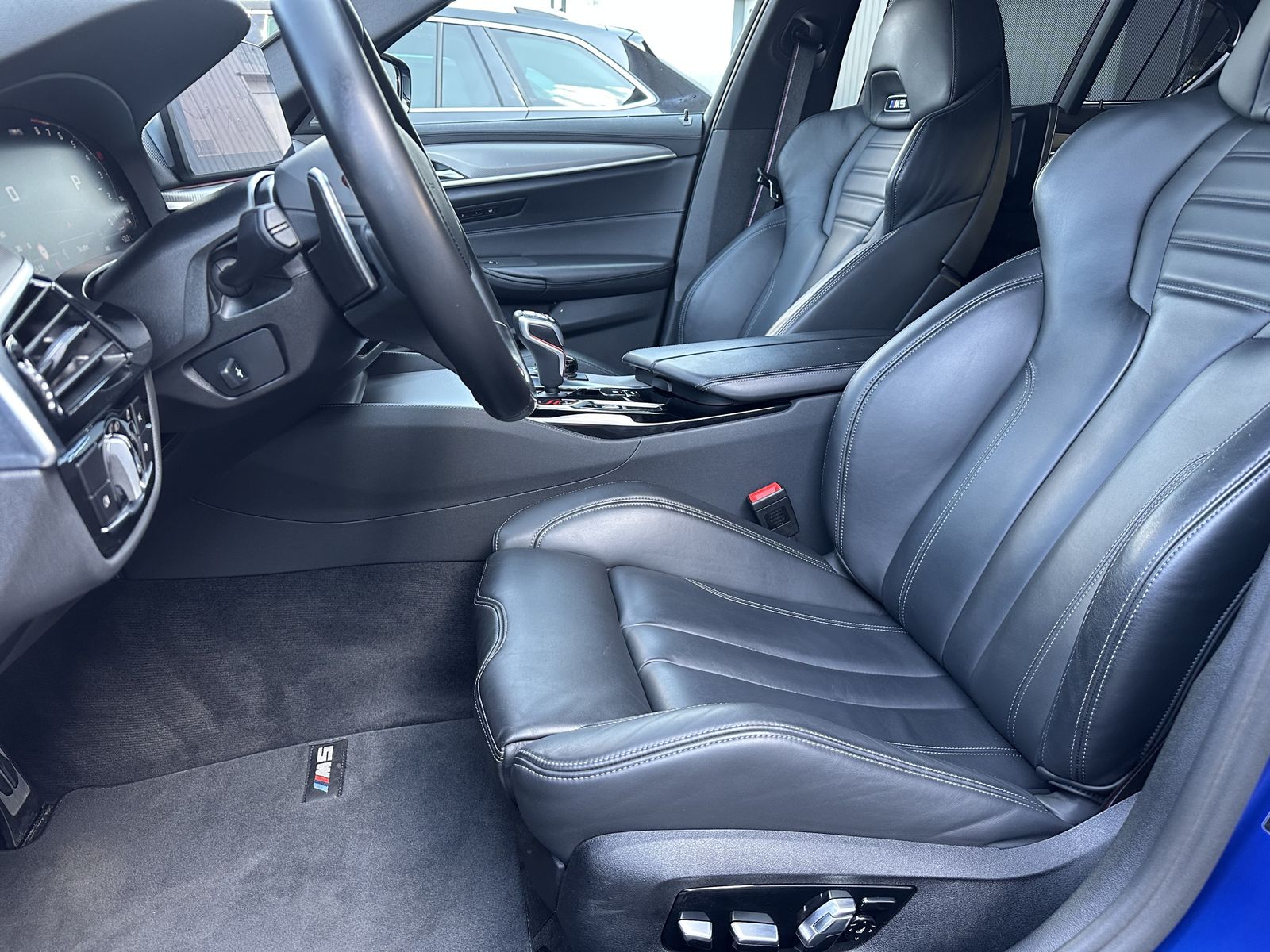 Fahrzeugabbildung BMW M5 Competition NAV+LED+KERAMIK+KAMERA+20ZOLL+1HD