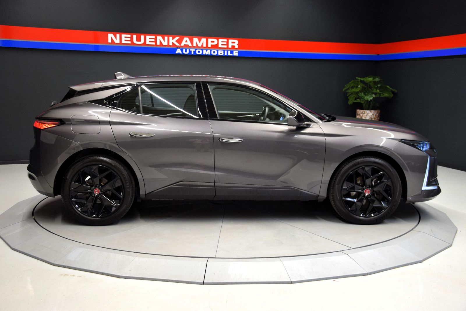 Fahrzeugabbildung DS Automobiles DS4 Performance Line Kamera Sitzheizung