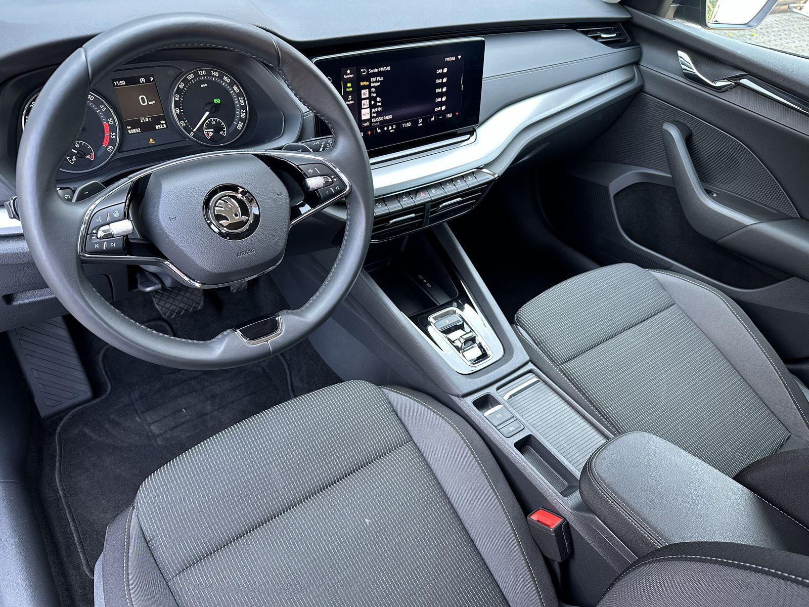 Fahrzeugabbildung SKODA Octavia Combi 2.0 TDI DSG Ambition NAV+LED+17ZO