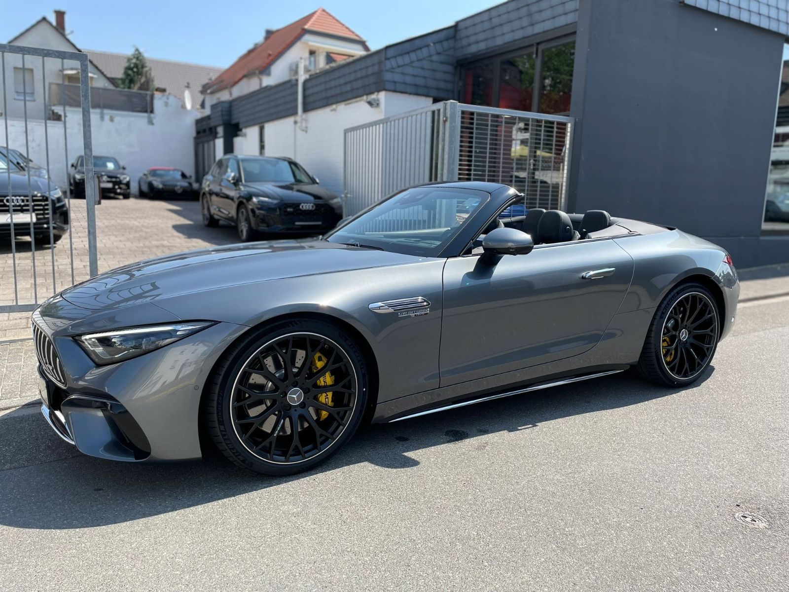 Fahrzeugabbildung Mercedes-Benz SL 63 AMG 4MATIC+ Head-Up 21" Lift Massage 360°