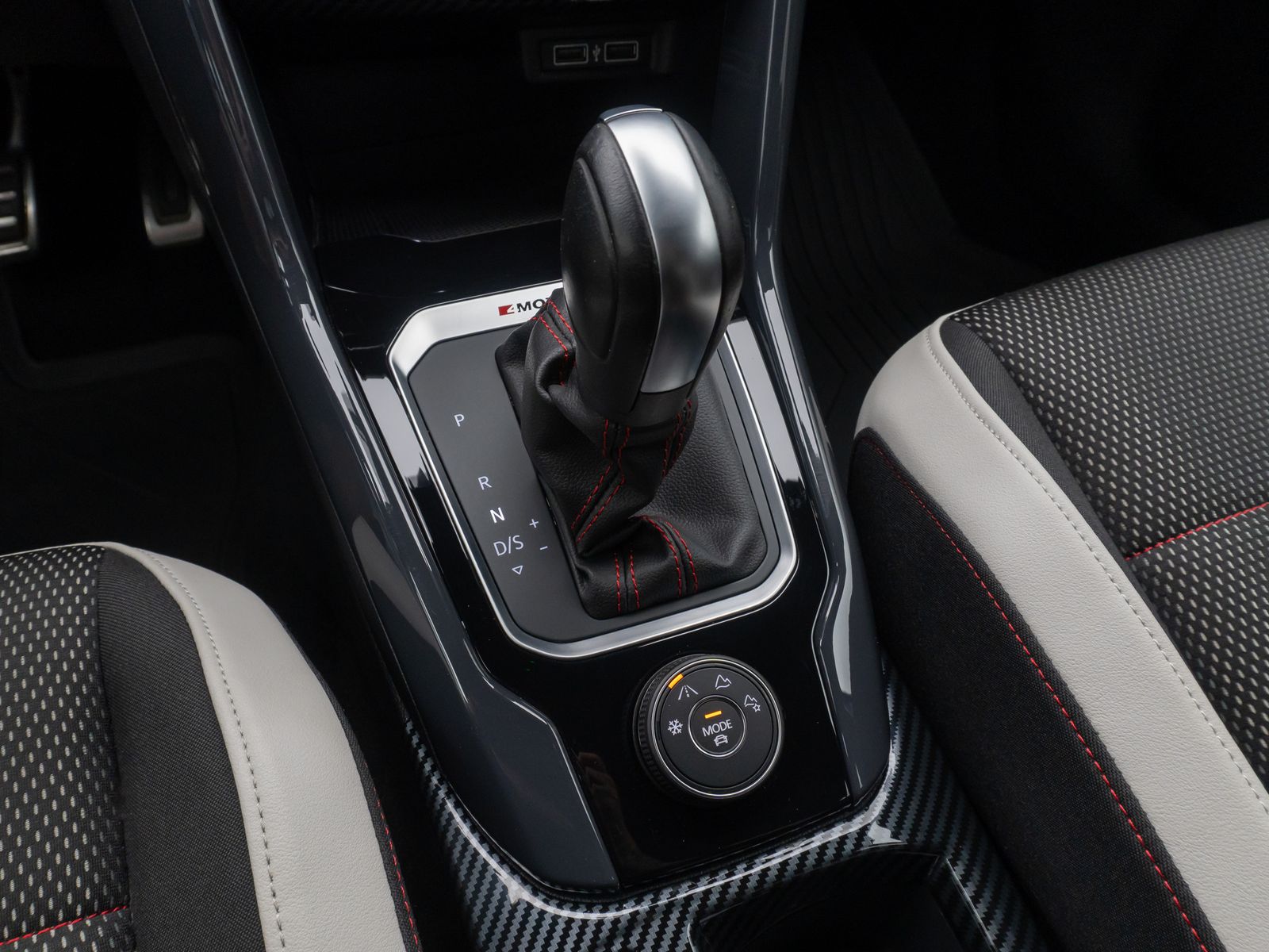 Fahrzeugabbildung Volkswagen T-Roc Sport 4Motion ACC Navi PDC AppleCar HiFi A