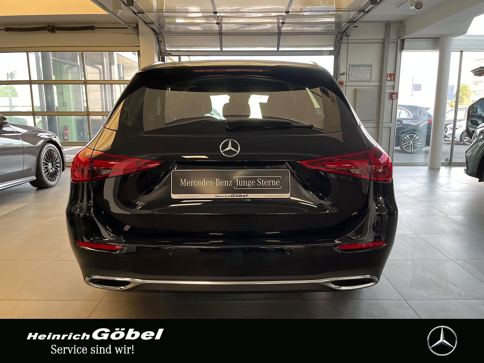 Fahrzeugabbildung Mercedes-Benz C 200 T AVANTGARDE+TOTWINKEL+KAMERA+LED+CARPLAY