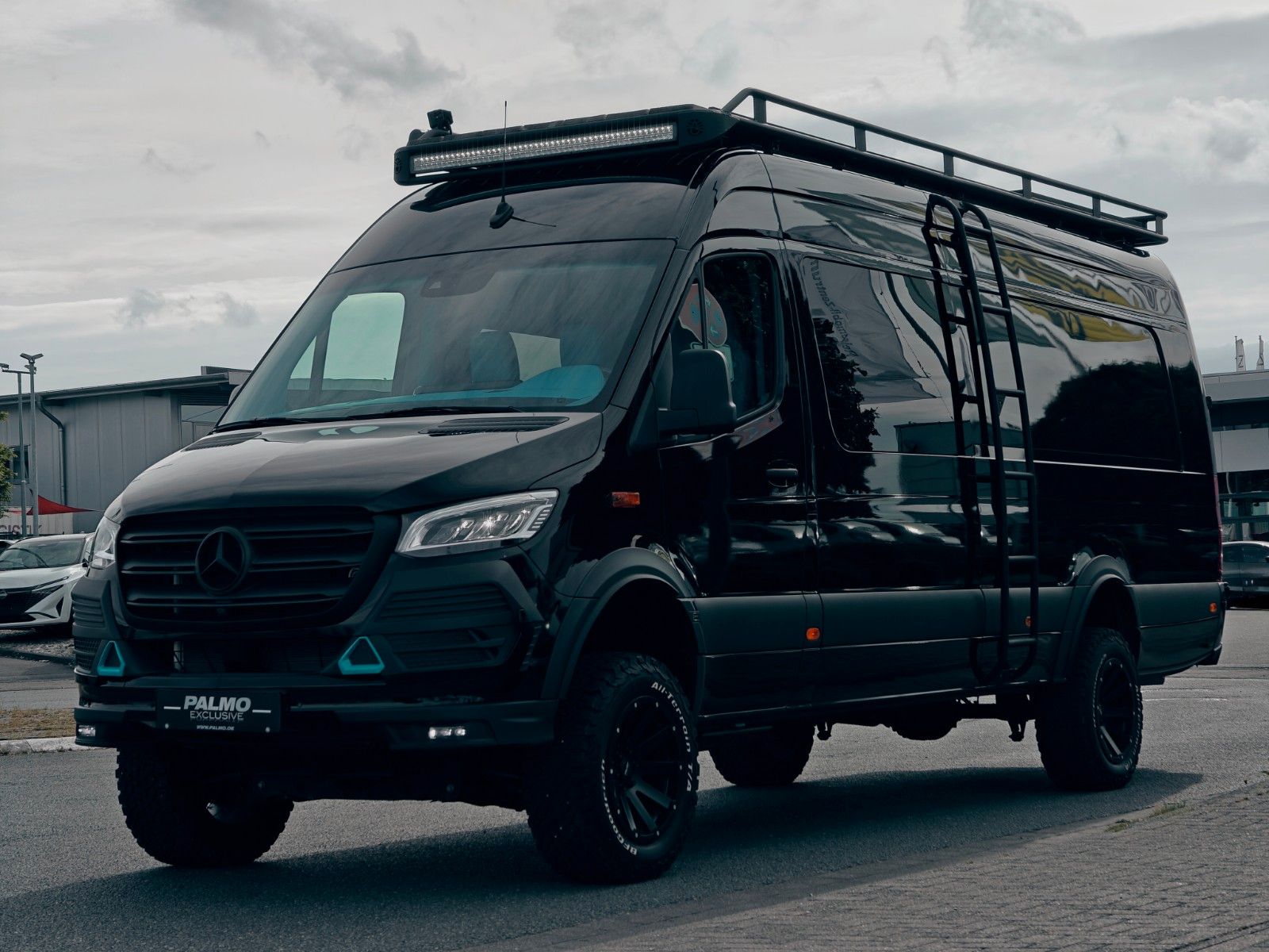 Fahrzeugabbildung Mercedes-Benz X-CROSSVAN 4x4² XXL - #1OFF