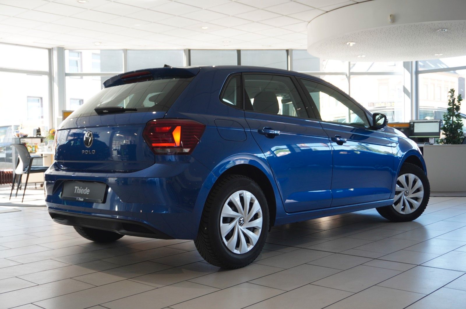 Fahrzeugabbildung Volkswagen Polo VI 1.0 TSI COMFORTLINE NAVI/LED/KAMERA/DAB+
