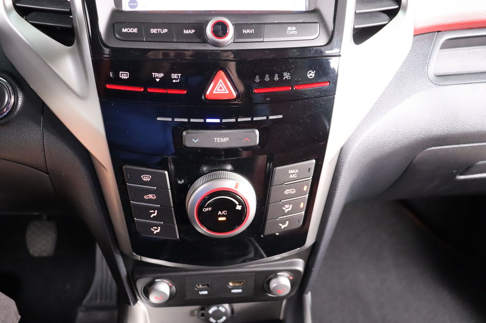 Fahrzeugabbildung Andere Ssangyong Tivoli * Leder * Navi * SHZ* e-XGi 160
