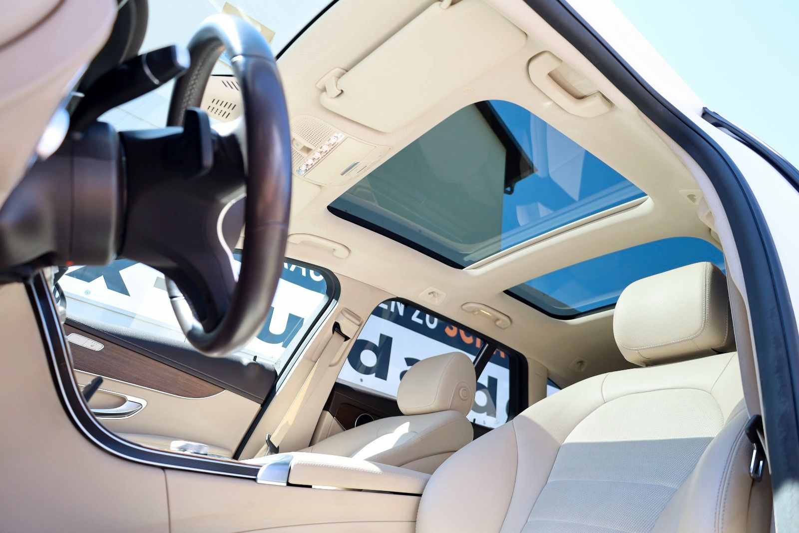 Fahrzeugabbildung Mercedes-Benz C 220d T T.Leder,Navi,LED, Panorama, CarPlay,+WR
