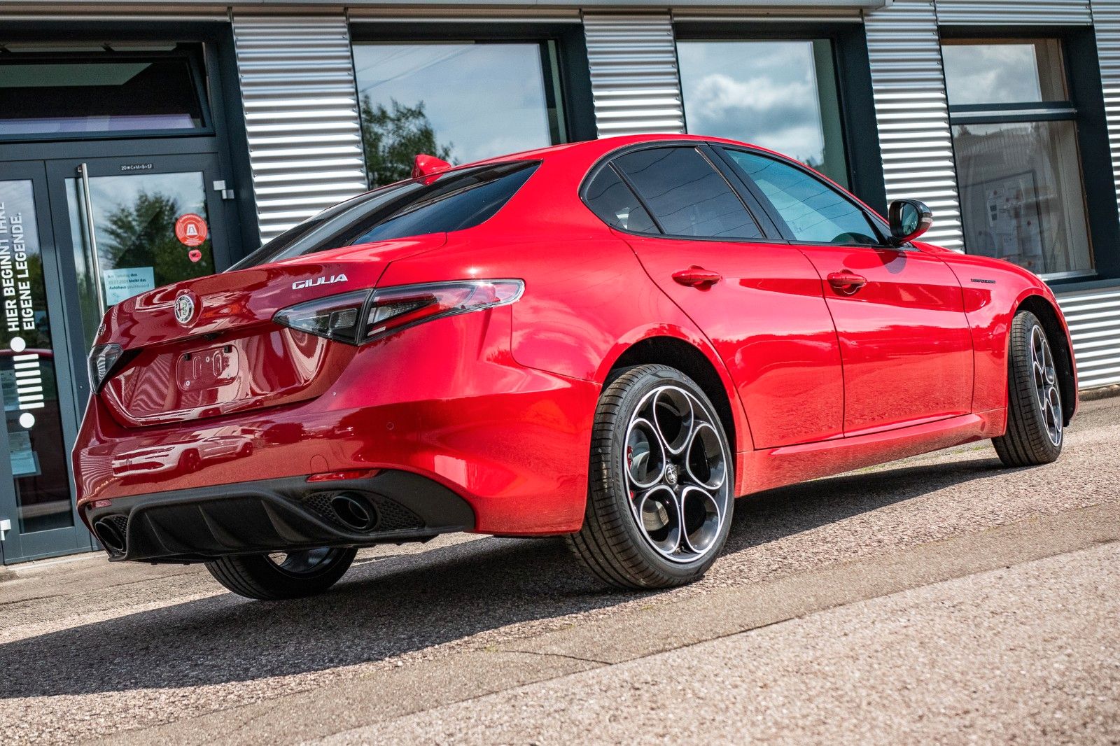 Fahrzeugabbildung Alfa Romeo Giulia 2.0 Turbo 280 PS Q4 Competizione LED