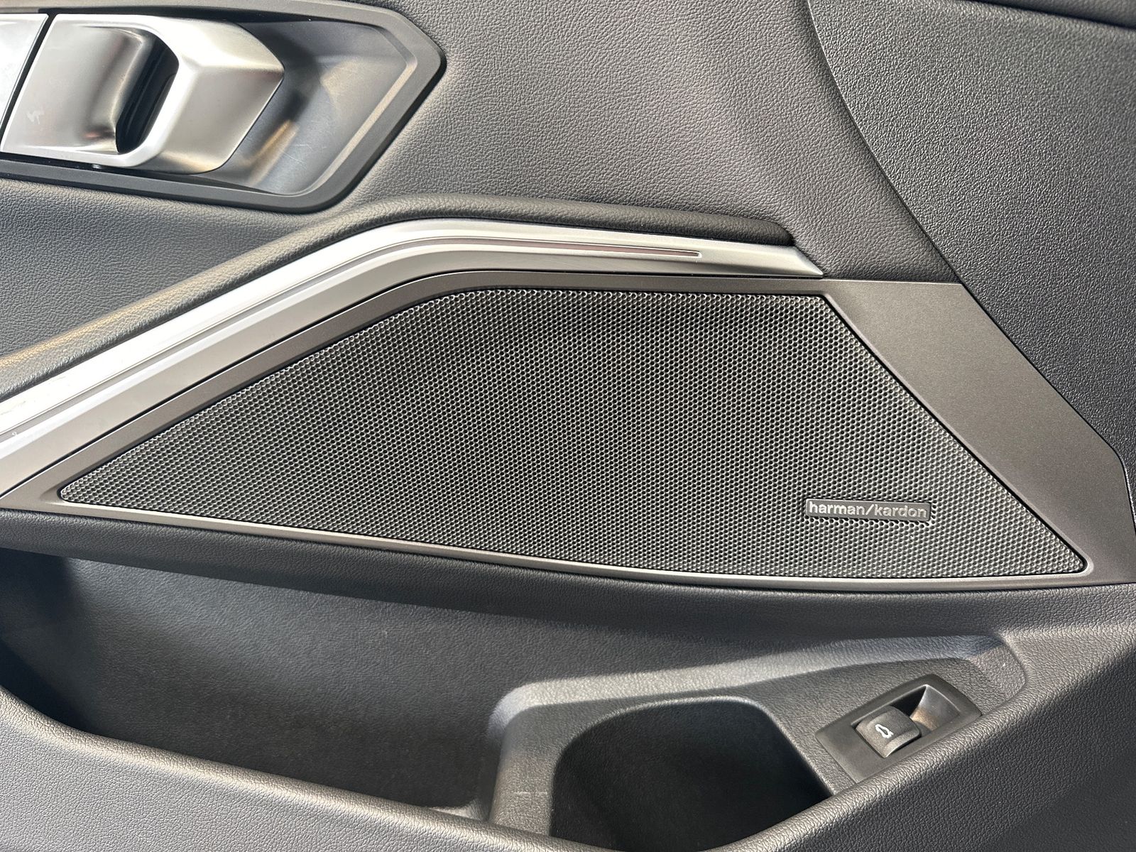 Fahrzeugabbildung BMW 330 d Touring xDrive M-Sport NAV+LED+PANO+H&K