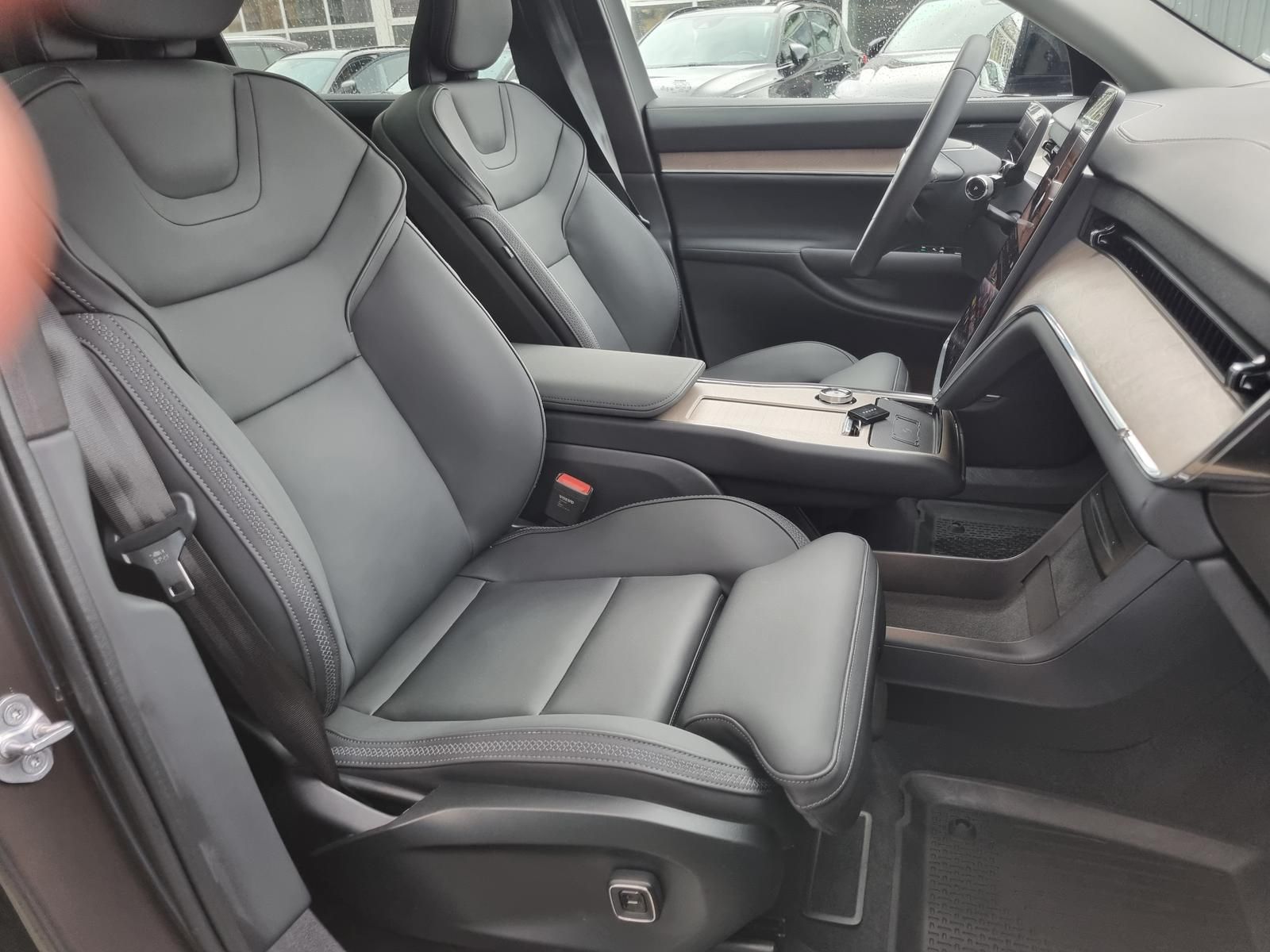 Fahrzeugabbildung Volvo EX90 TWIN AWD Ultra 7-Sitzer 'Ganzjahresreifen,