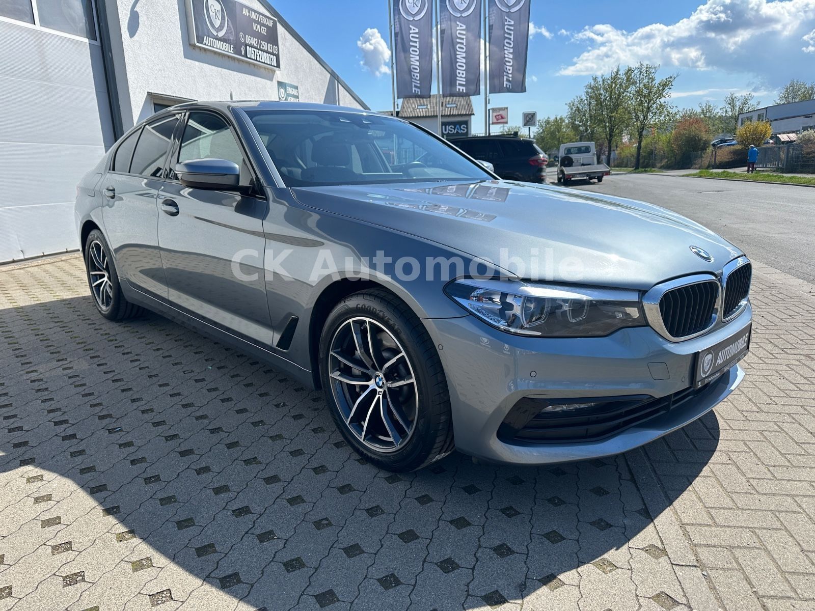 Fahrzeugabbildung BMW 530 i Lim. xDrive Sport Line/Navi/Leder/LED/Kam.