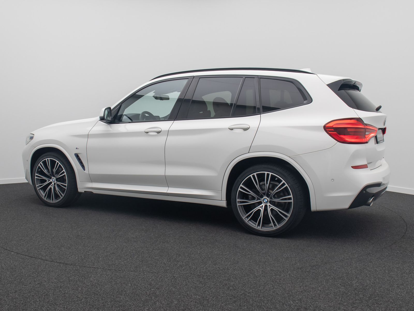 Fahrzeugabbildung BMW X3 xD20d M Sport Kamera Panorama HUD DAB HiFi