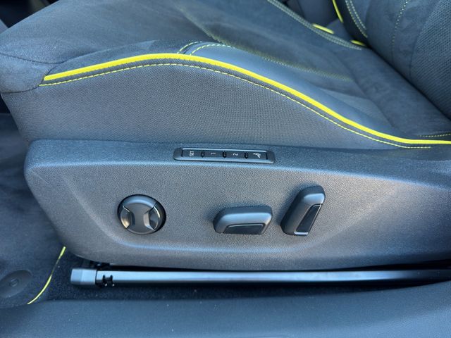 Skoda Enyaq RS *0,25%*360*AHK*DCC*HUD*PANO*STHZ*WÄPU*