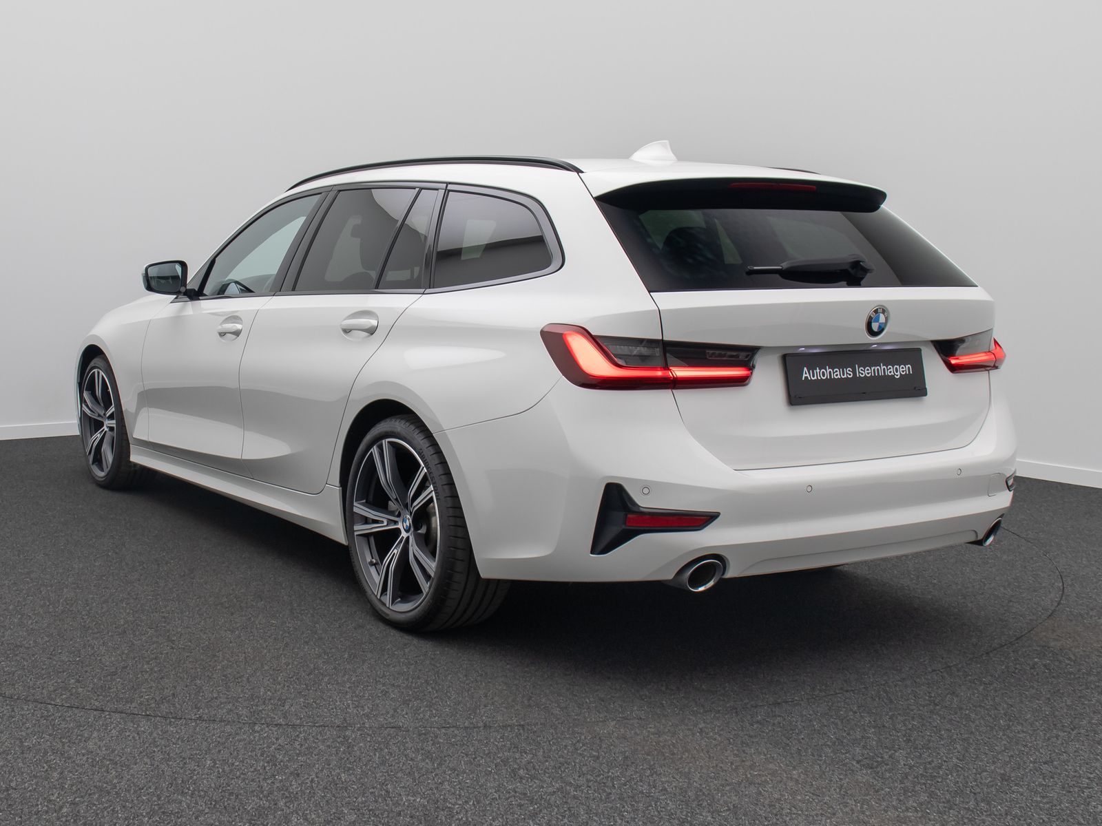 Fahrzeugabbildung BMW 330i Sport Line DAB Alarm MSport Lenkrhzg 19Zoll