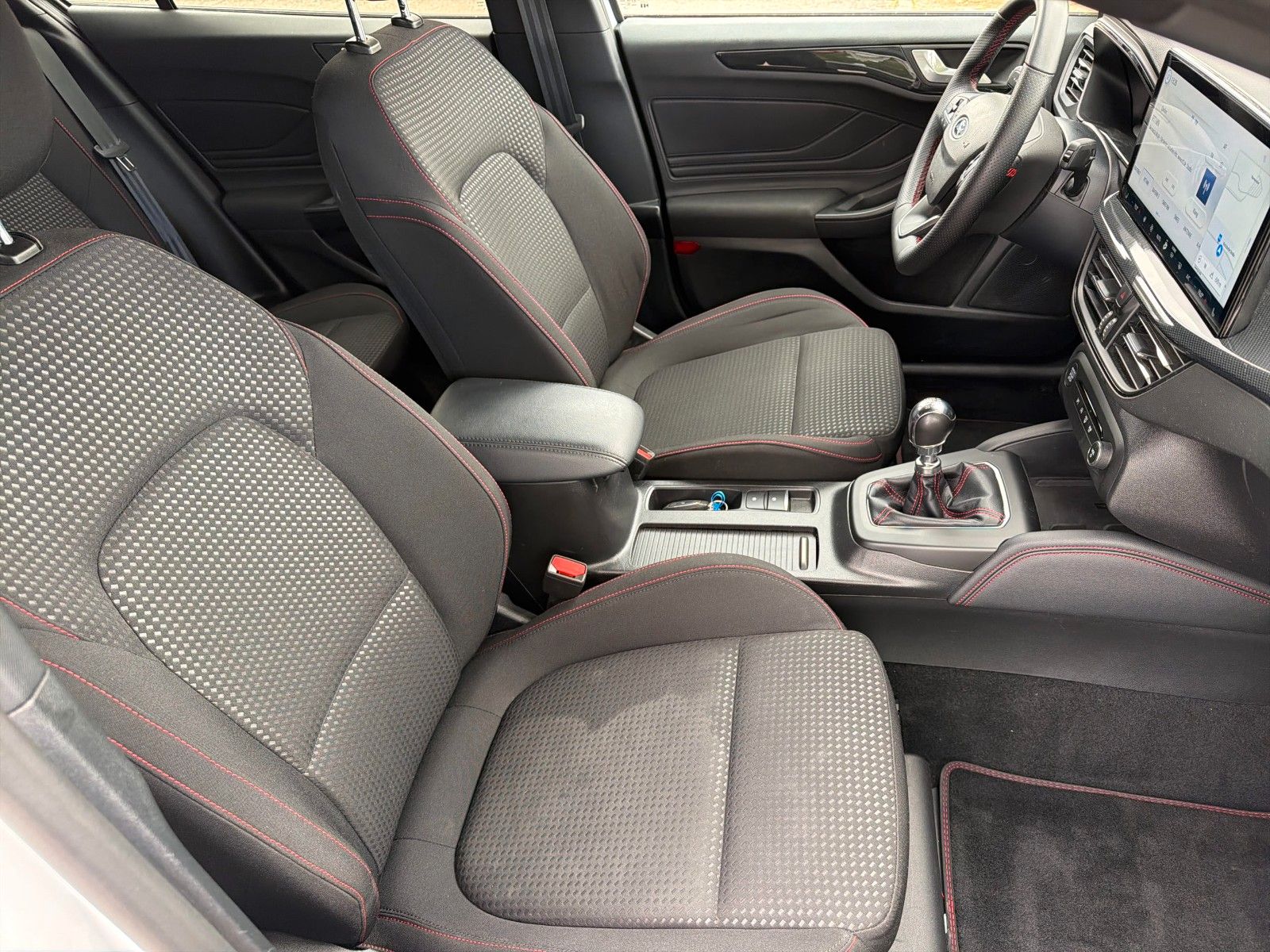 Fahrzeugabbildung Ford Focus Turnier ST-Line X, FAHRASSISTENZPAKET