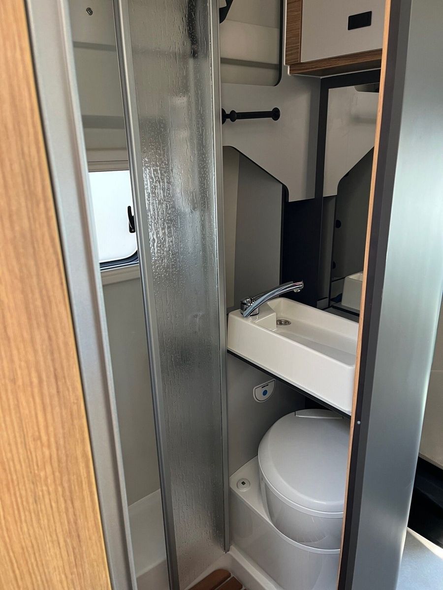 Fahrzeugabbildung Karmann Dexter 4x4 DE 570 AW Rückfahrkamera, Tageszul.