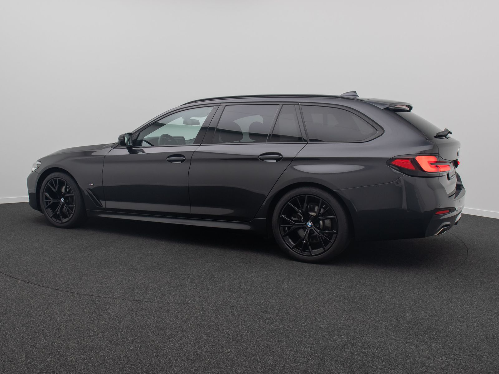 Fahrzeugabbildung BMW 520d M Sport Kamera DAB HUD 4xKlima HiFi 19Zoll