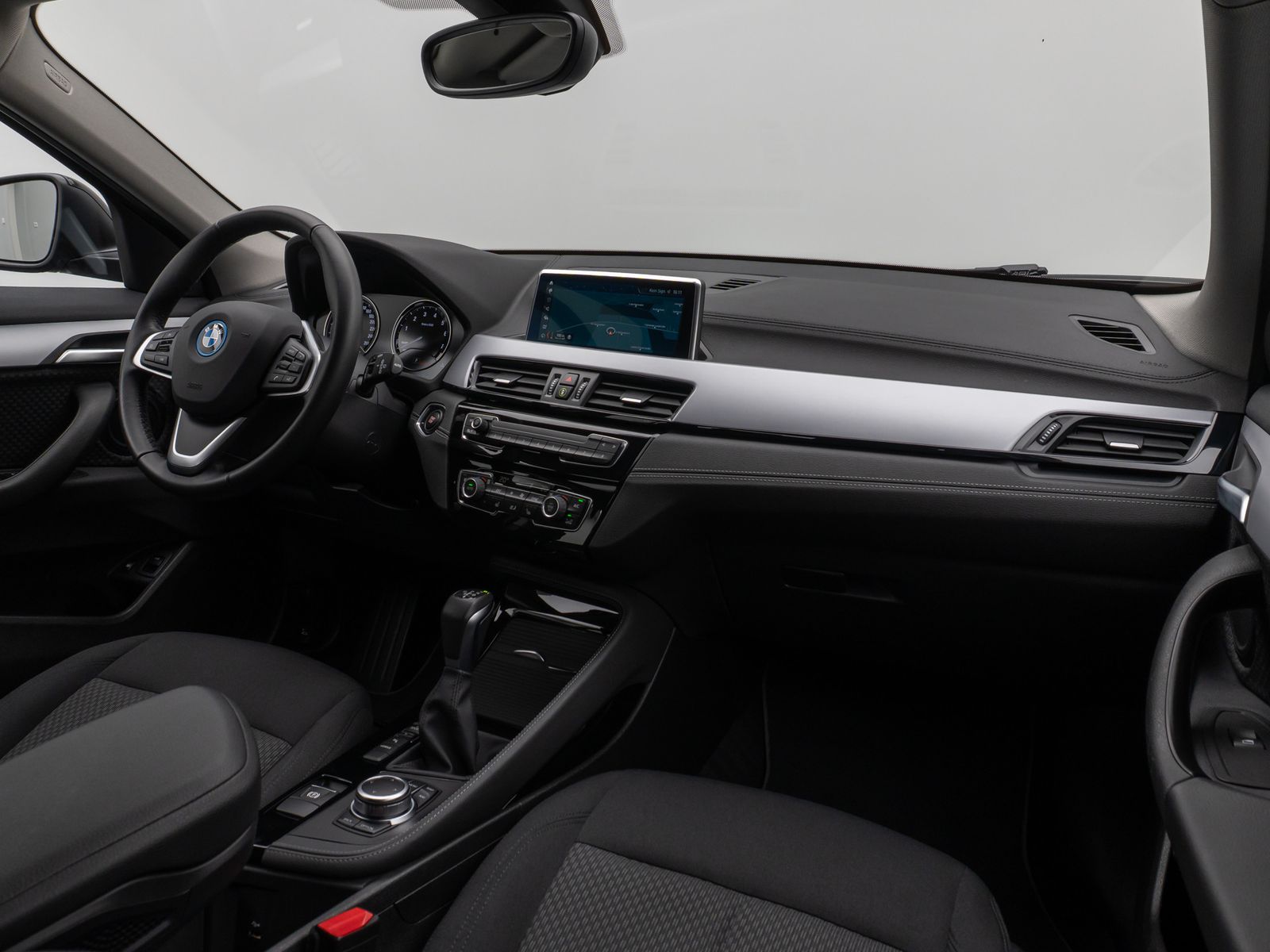 Fahrzeugabbildung BMW X2 xD25e Kamera DAB Lordos Geschwindigkeitsreg