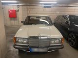 Mercedes-Benz 200 - aus 1984: Mercedes