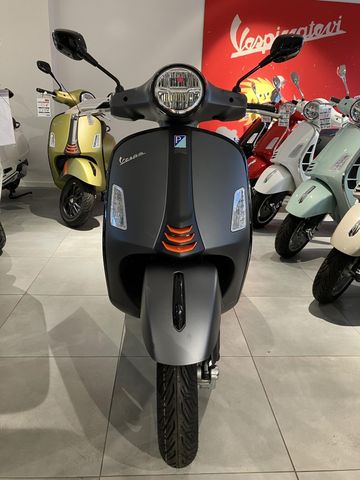 Vespa GTS 300 SUPERSPORT E5 GRIGIO HQ