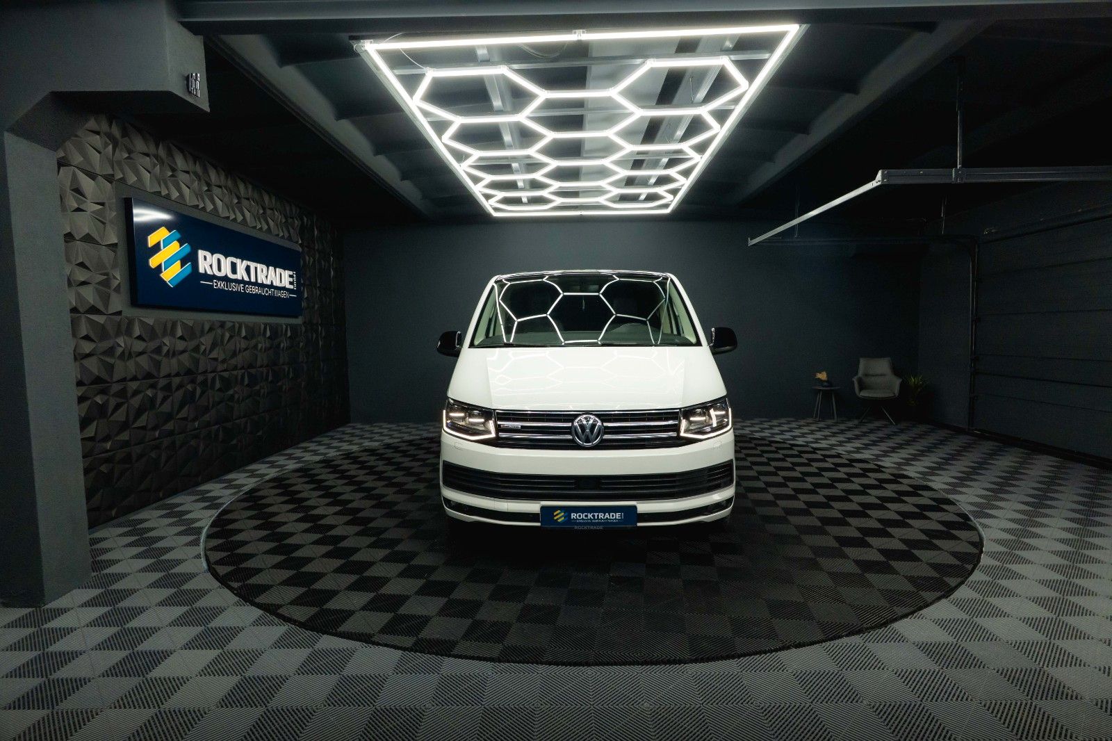 Fahrzeugabbildung Volkswagen T6 Multivan 2.0TDI DSG Edition 30 4Motion ACC
