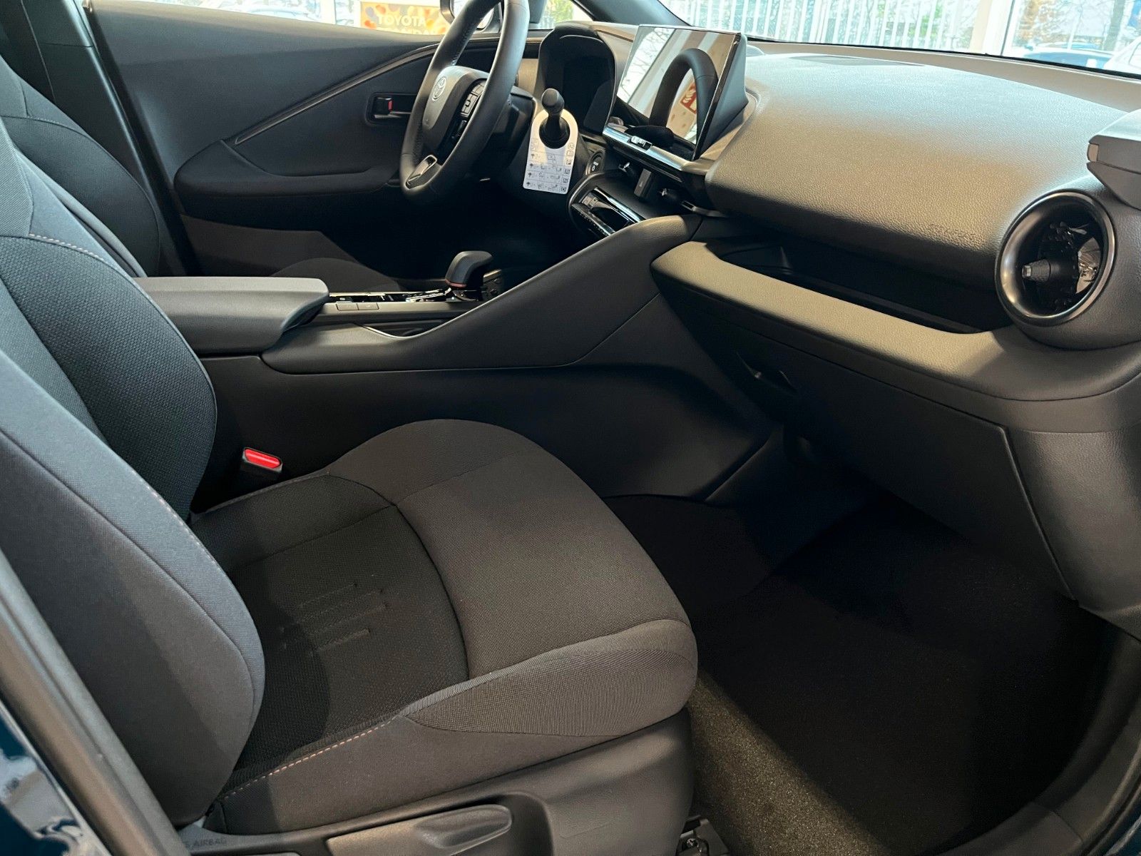 Fahrzeugabbildung Toyota C-HR Hybrid FWD Teamplayer / Technik-Paket