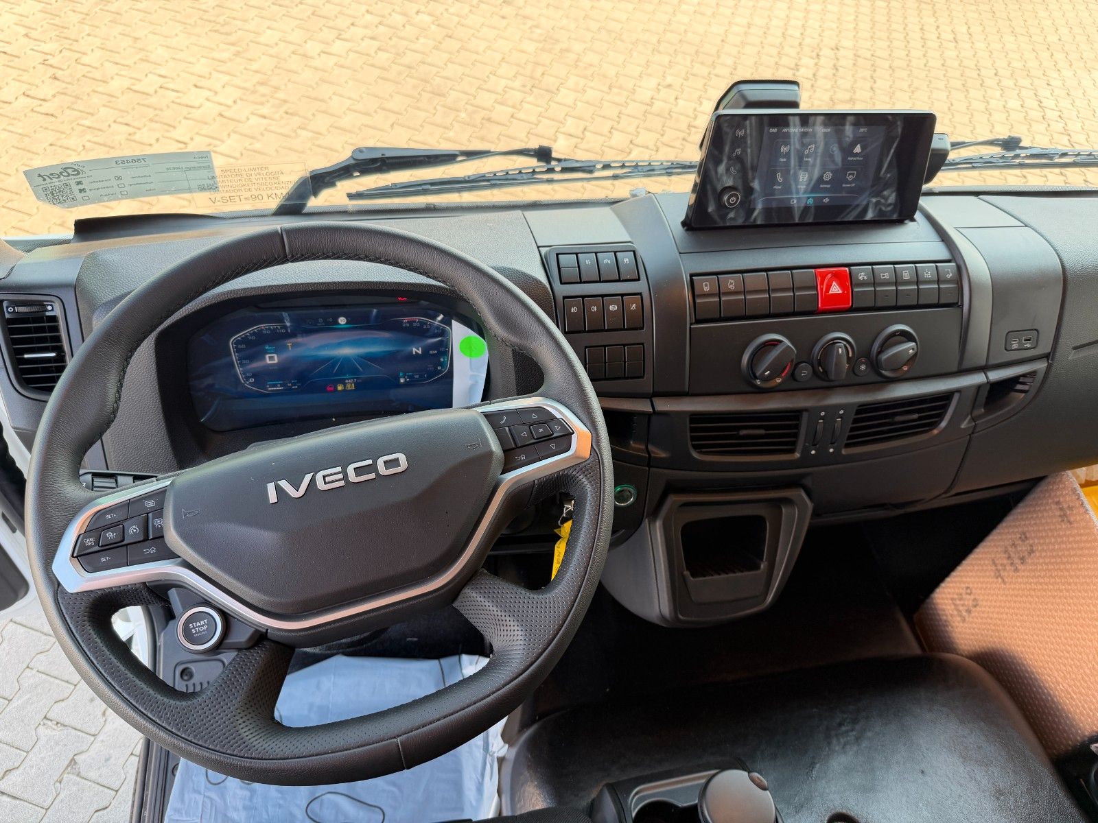 Fahrzeugabbildung Iveco Eurocargo ML140E28/P Bett AHK Klima Standheizung