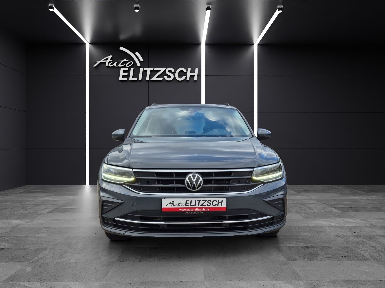 Fahrzeugabbildung Volkswagen Tiguan TSI Life LED AHK Navi Pano ACC Park-Assis