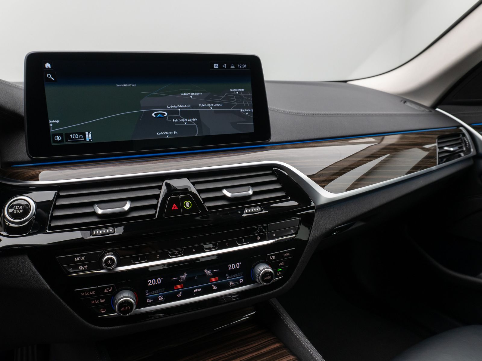Fahrzeugabbildung BMW 530e  Luxury Line Kamera Laser HUD HiFi Komfort