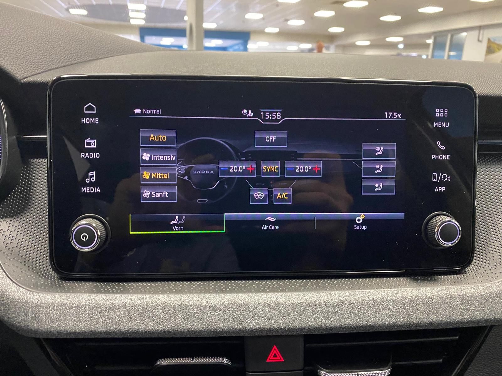 Fahrzeugabbildung SKODA Kamiq 1.0 TSI Selection AHK+APP+KLIMA+RFK+PDC+SI