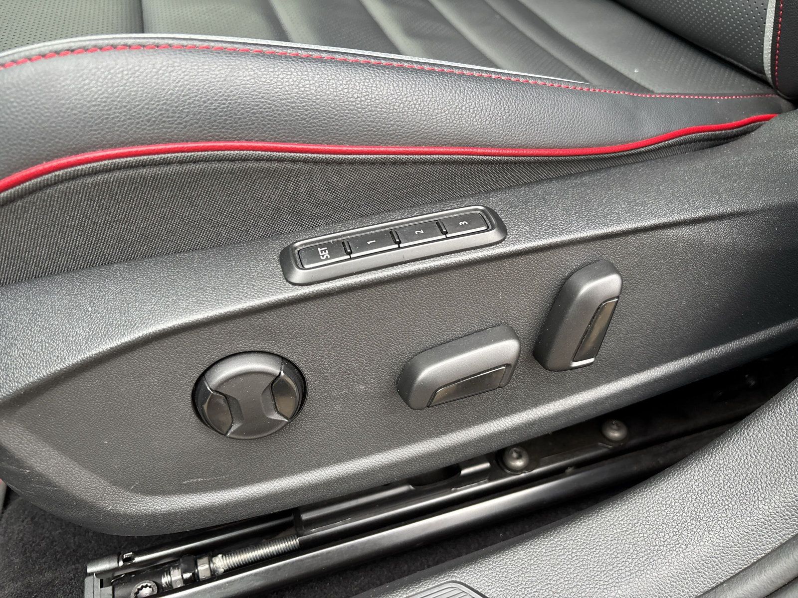 Fahrzeugabbildung Volkswagen Golf GTI Clubsport 2.0 TSI ACC AppConnect PDC SH