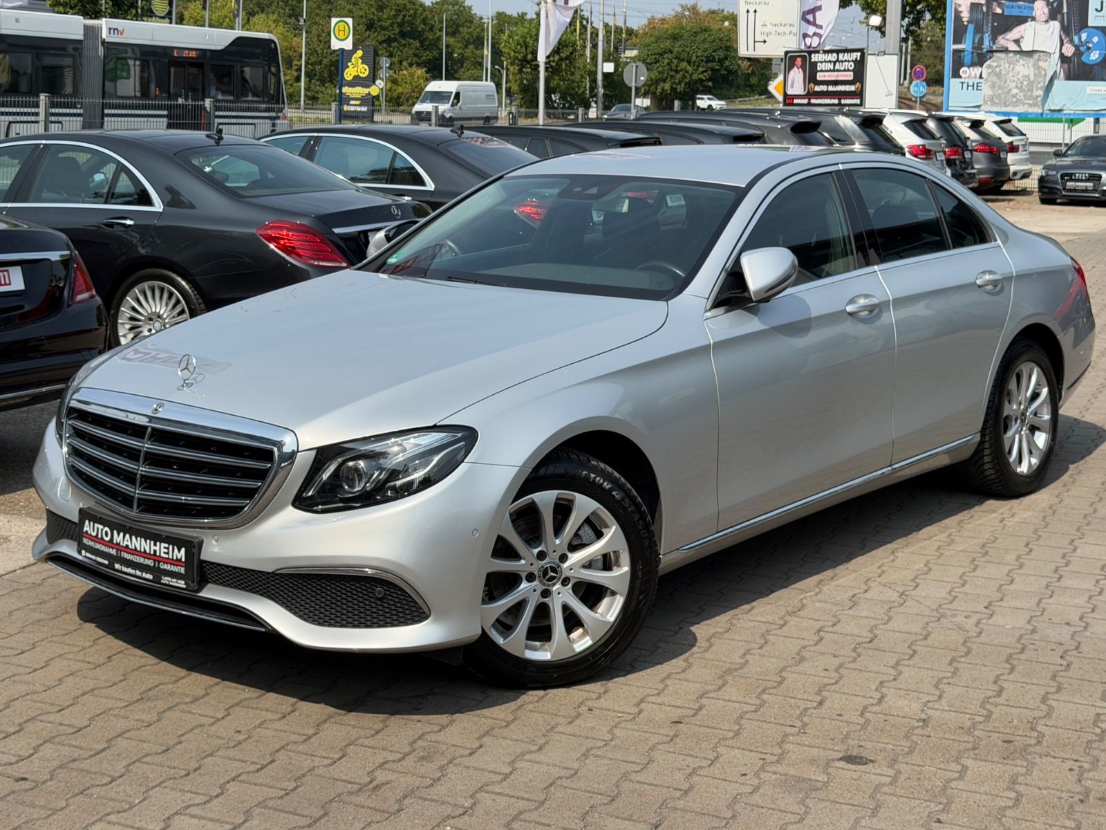 Mercedes-Benz E 220 d EXCLUSIVE AUTOMATIK 1.HAND 9G-TRONIC