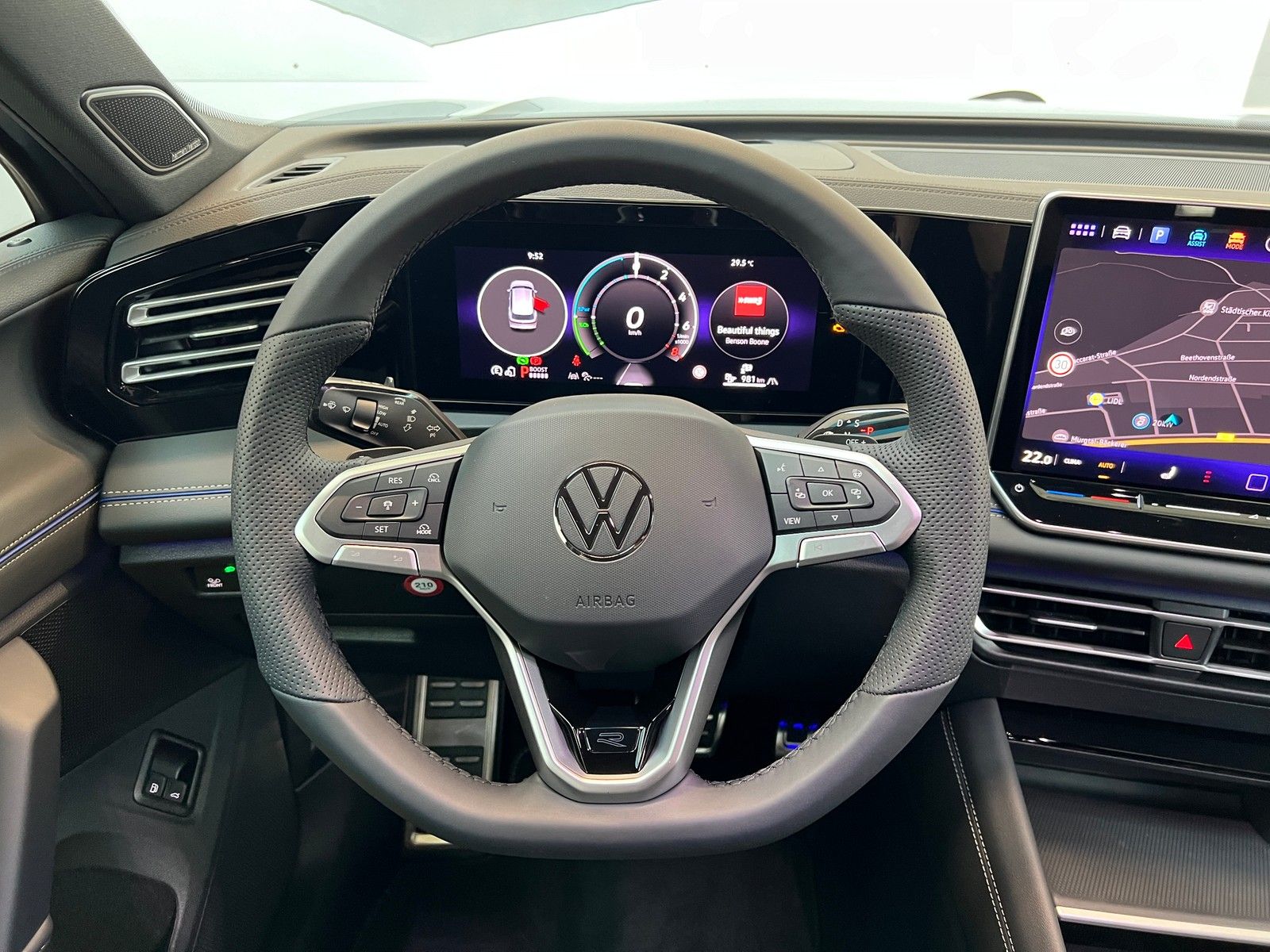 Fahrzeugabbildung Volkswagen Tiguan R-Line 1,5 TSI Hybrid DSG + AHK + Head-Up