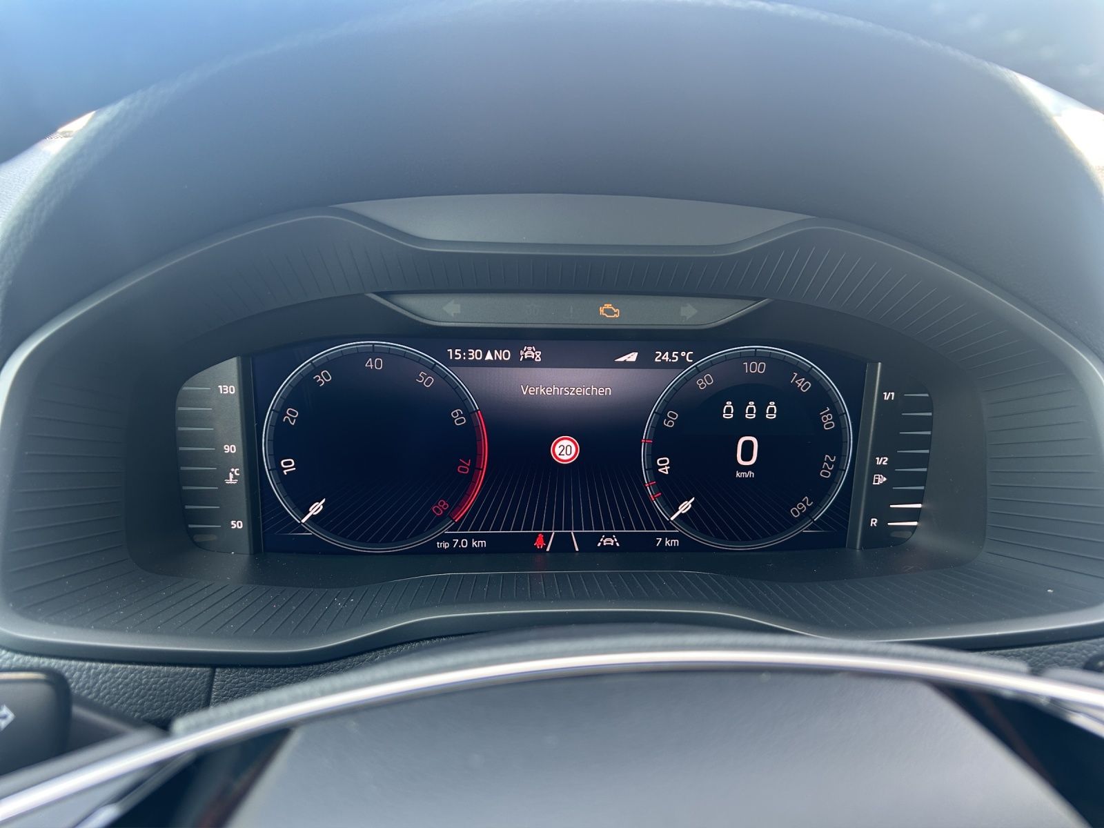 Fahrzeugabbildung SKODA Karoq 1.5 TSI Balance AHK Standh. ASG