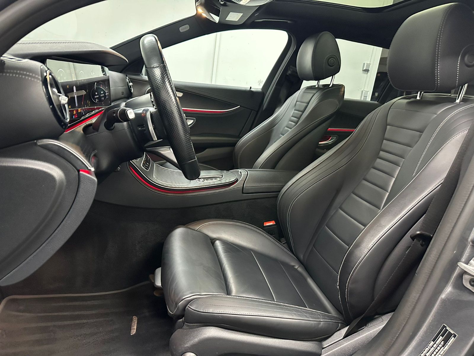Fahrzeugabbildung Mercedes-Benz E 400 d 4MATIC T *AMG-LINE*PANO*AHK*LEDER*