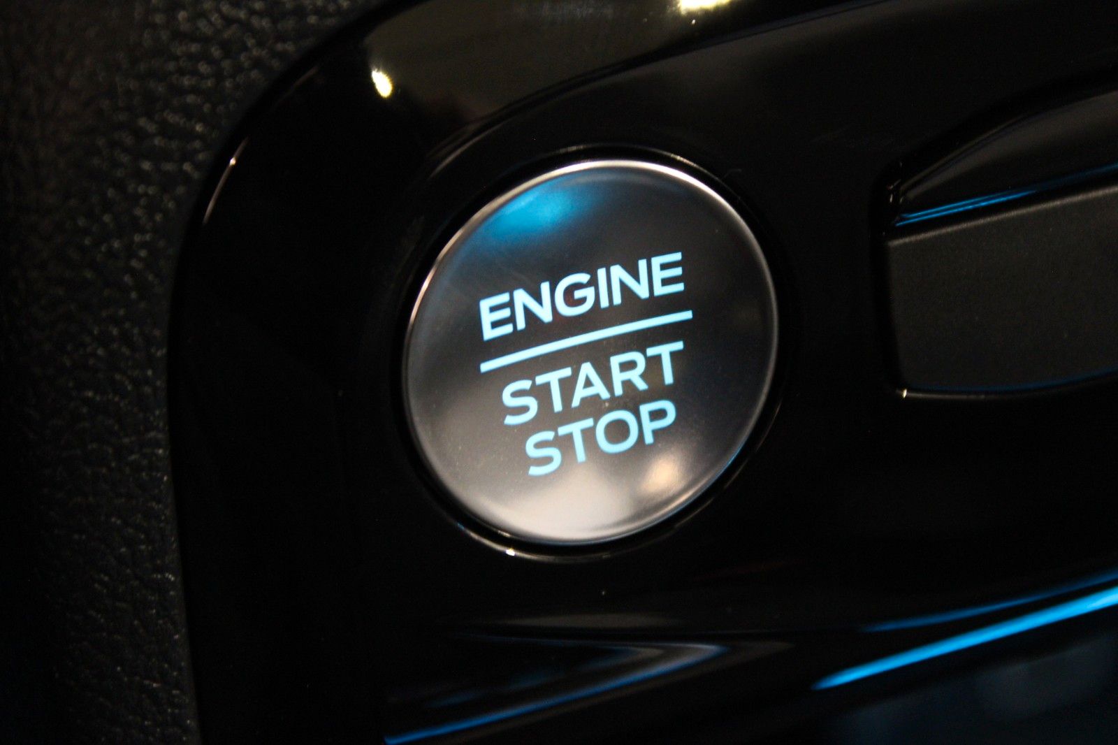 Fahrzeugabbildung Ford Kuga 2.5 Duratec FHEV Sound Edition X ECVT