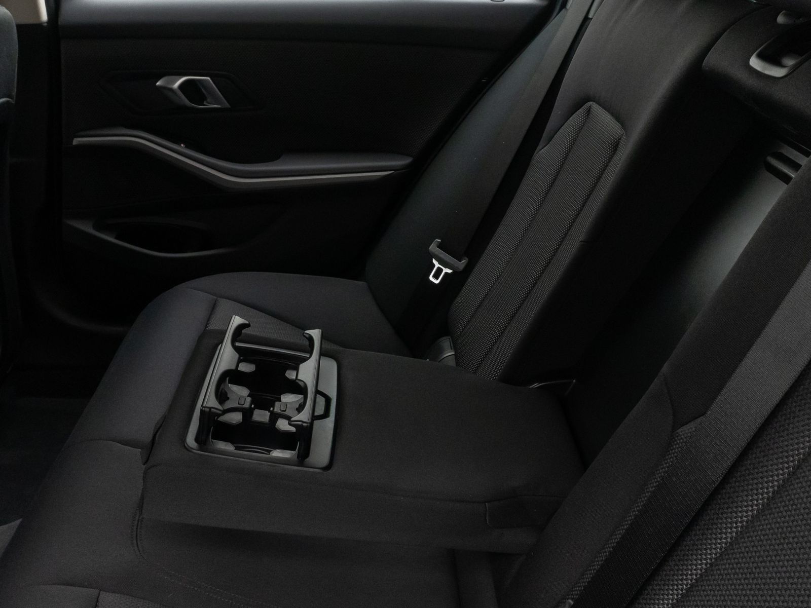 Fahrzeugabbildung BMW 320d GeschwindigReg HiFi Kamera LED CockpitPlus