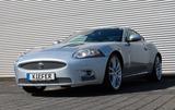 Jaguar XKR  Coupé 4.2 V8 R/ALPINE/SHZ/PDC/SitzMemory/20 - silberne Jaguar XKR