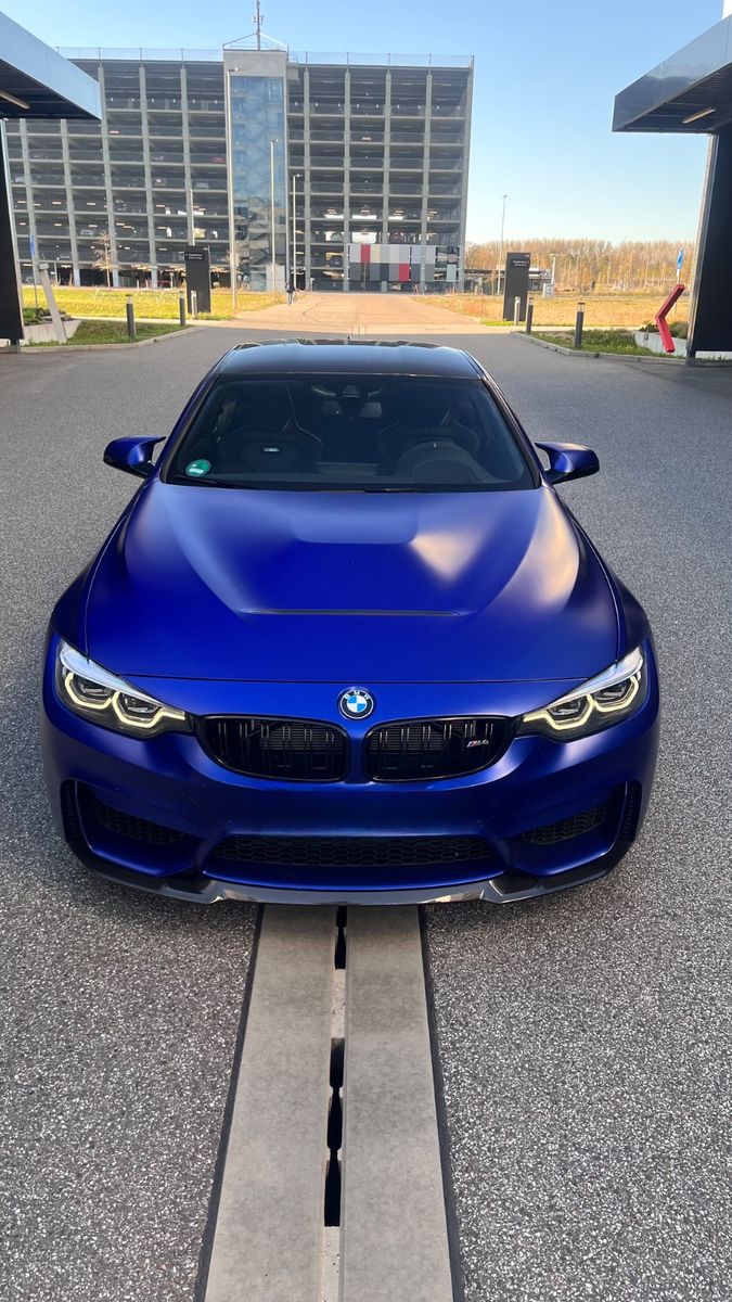 BMW M4 CS 